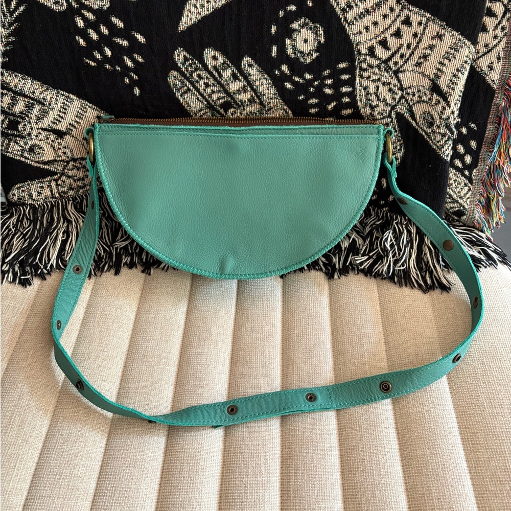 Lyons Leather Turq Biggie Bee